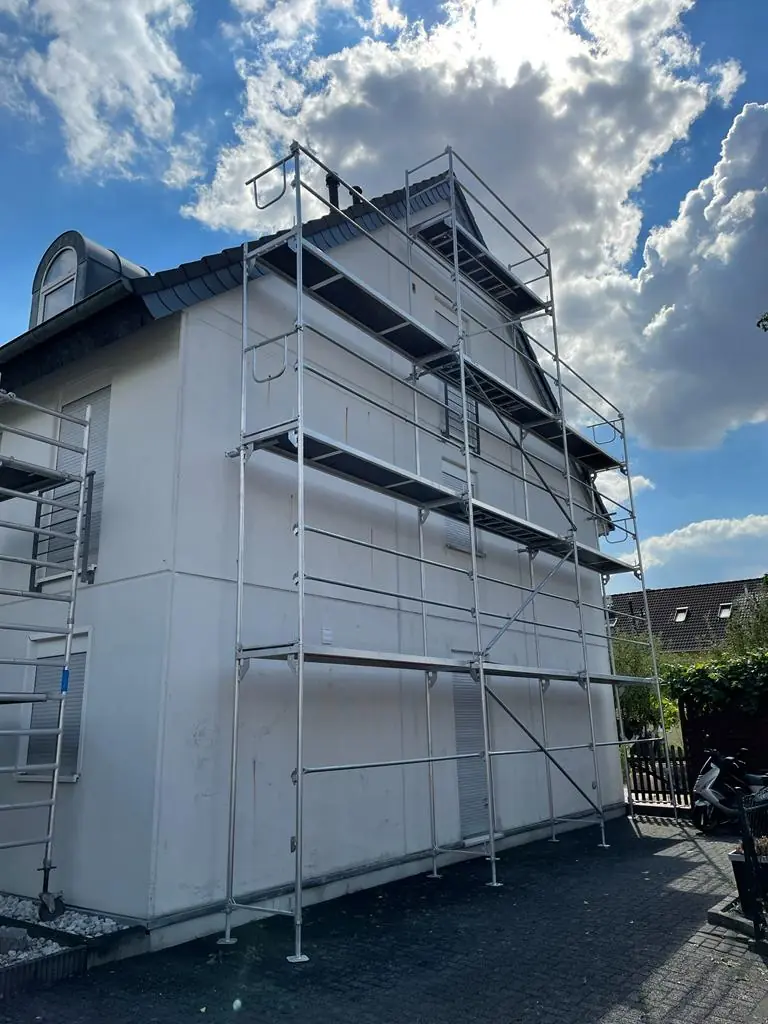 Projektfoto wohnhausfassade weiss
